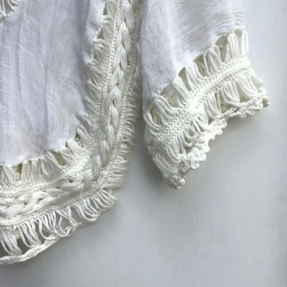 It Girl off white loose peekaboo crocheted hippie blouse. Size Medium. C…